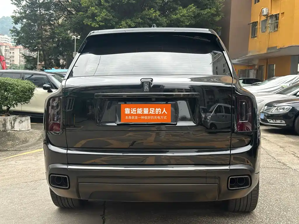 Cullinan Black Badge