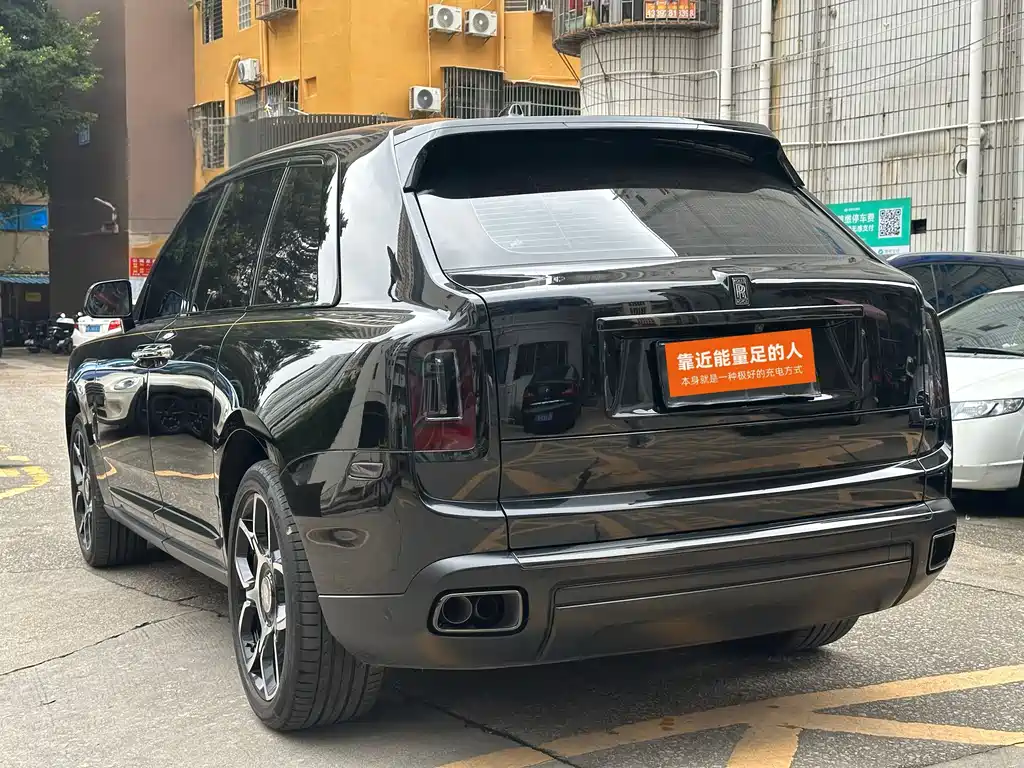 Cullinan Black Badge