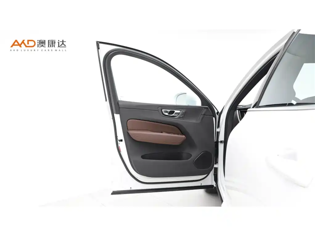 Volvo XC60 PHEV 沃尔沃XC60/2.0 T/24款/T8 插电混动 长续航四驱智远豪华版