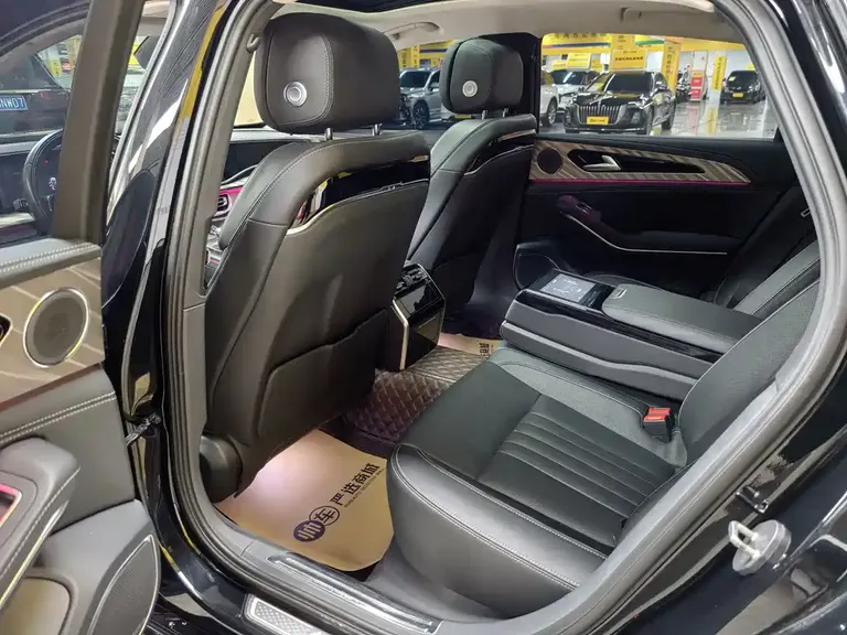 Hongqi H9 2.0 T Connected Flagship Enjoyment