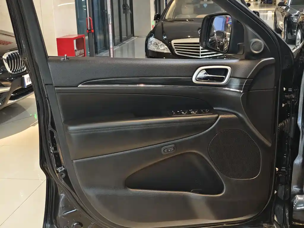 Grand Cherokee (Import) 3.0 L Elite Navigation