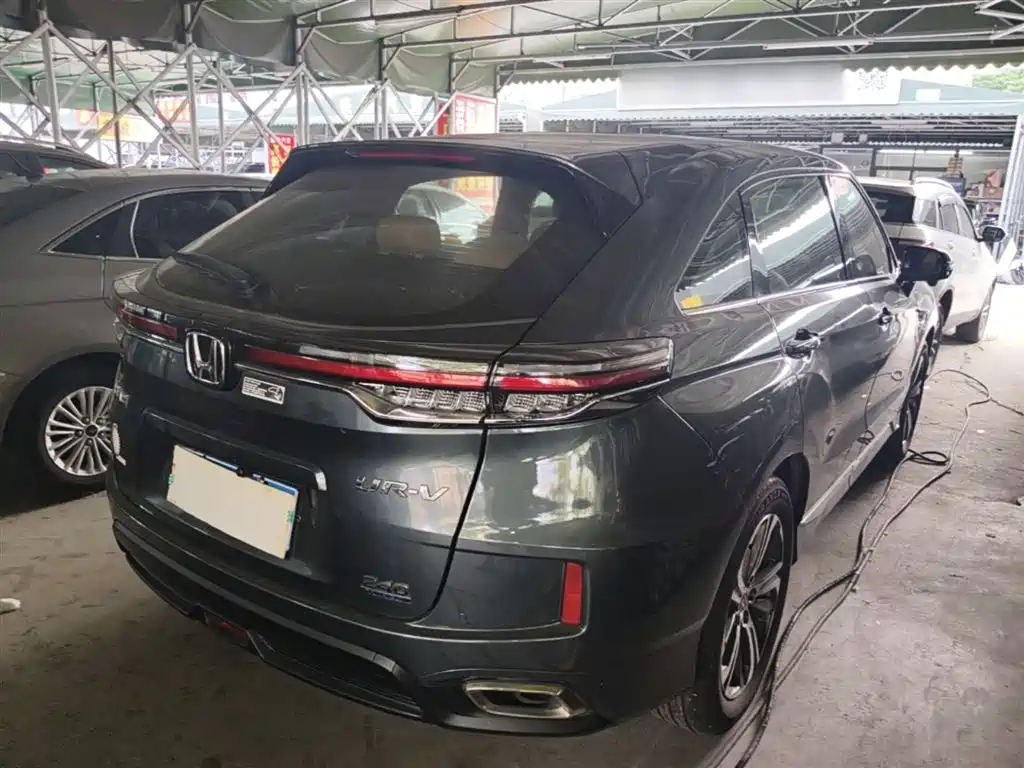 Honda UR-V 240 TURBO 2 WD Elegant