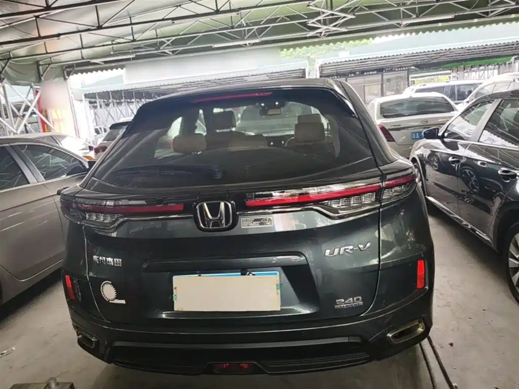 Honda UR-V 240 TURBO 2 WD Elegant