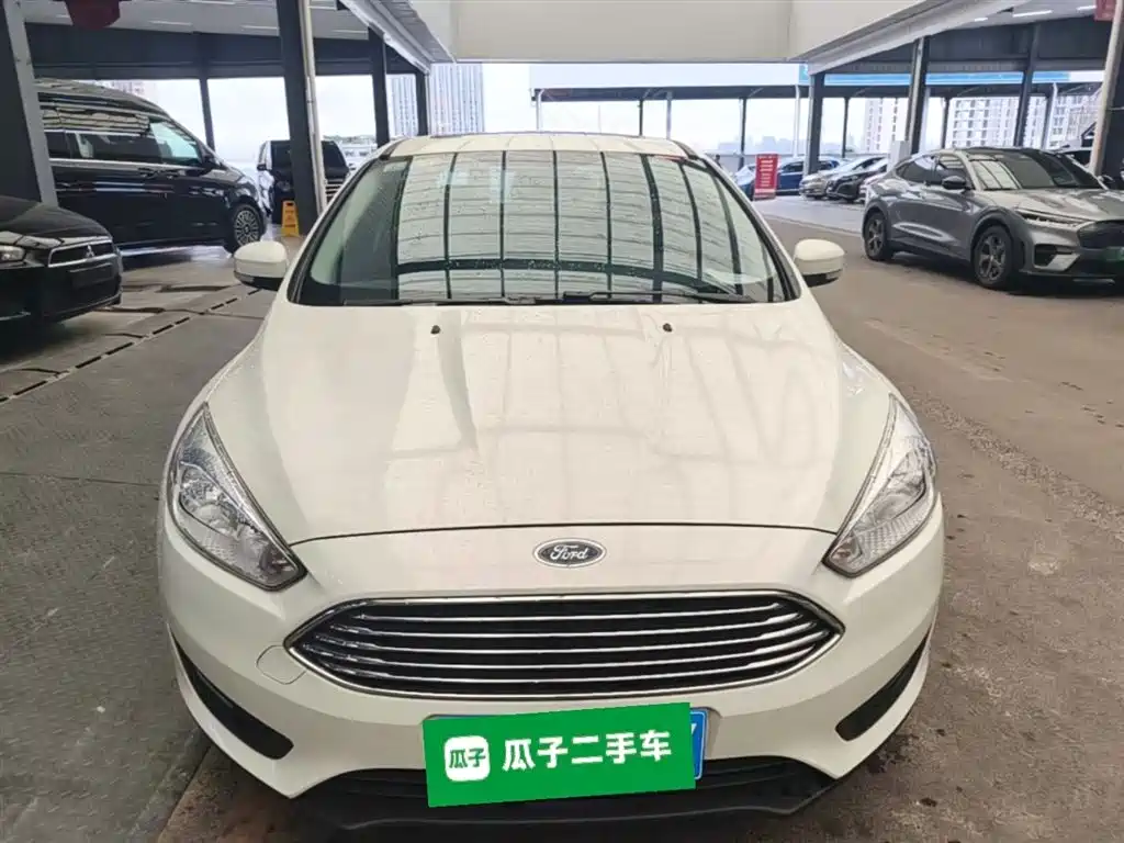 Focus Sedan Classic 1.6 L Auto Style Smart Travel