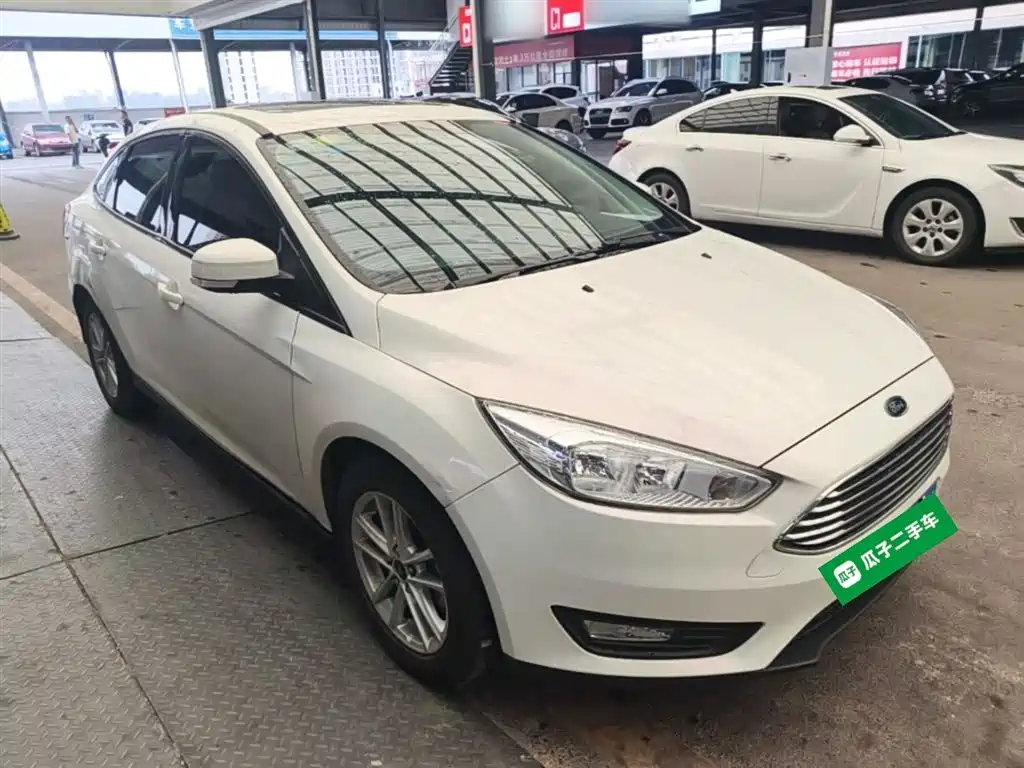 Focus Sedan Classic 1.6 L Auto Style Smart Travel