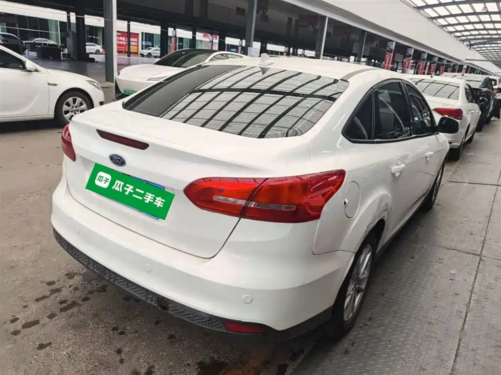 Focus Sedan Classic 1.6 L Auto Style Smart Travel