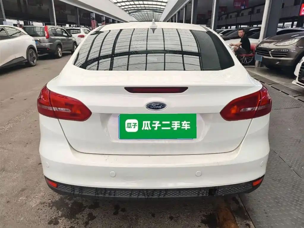 Focus Sedan Classic 1.6 L Auto Style Smart Travel