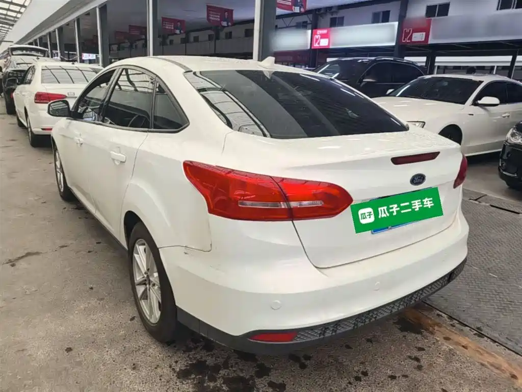 Focus Sedan Classic 1.6 L Auto Style Smart Travel