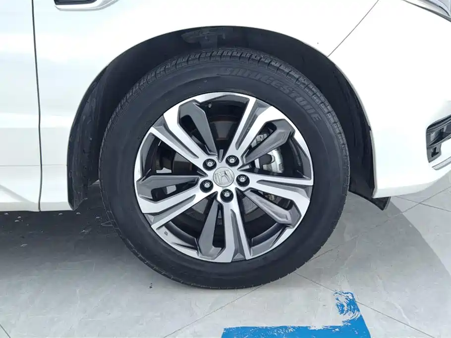 Honda UR-V 240 TURBO 2 WD Elegant