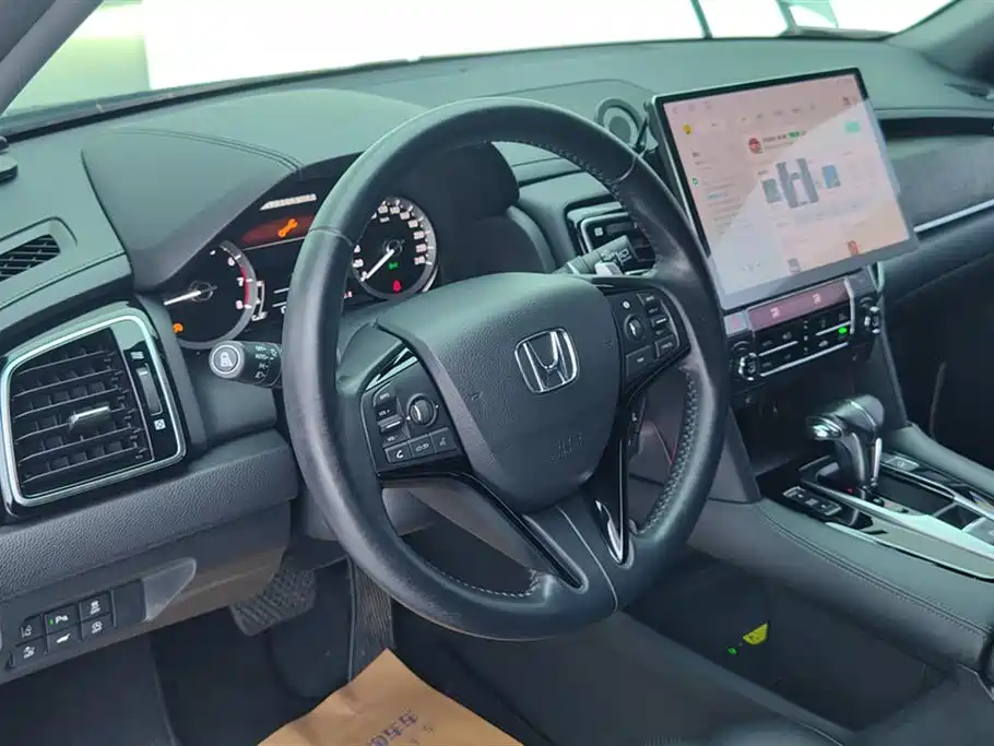 Honda UR-V 240 TURBO 2 WD Elegant