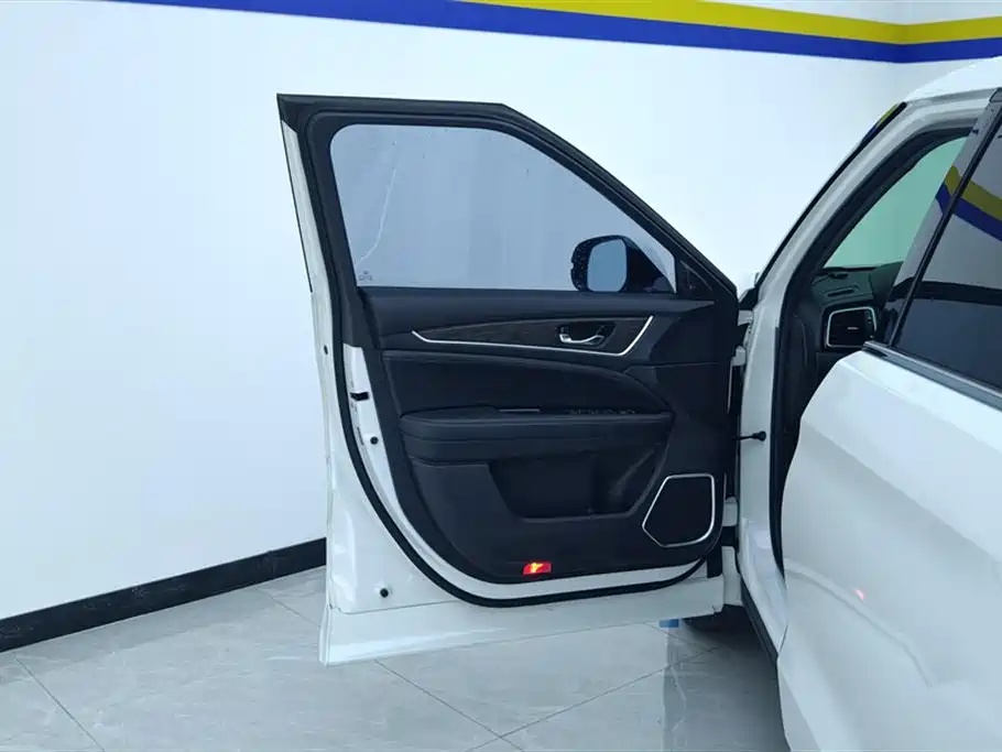 Honda UR-V 240 TURBO 2 WD Elegant