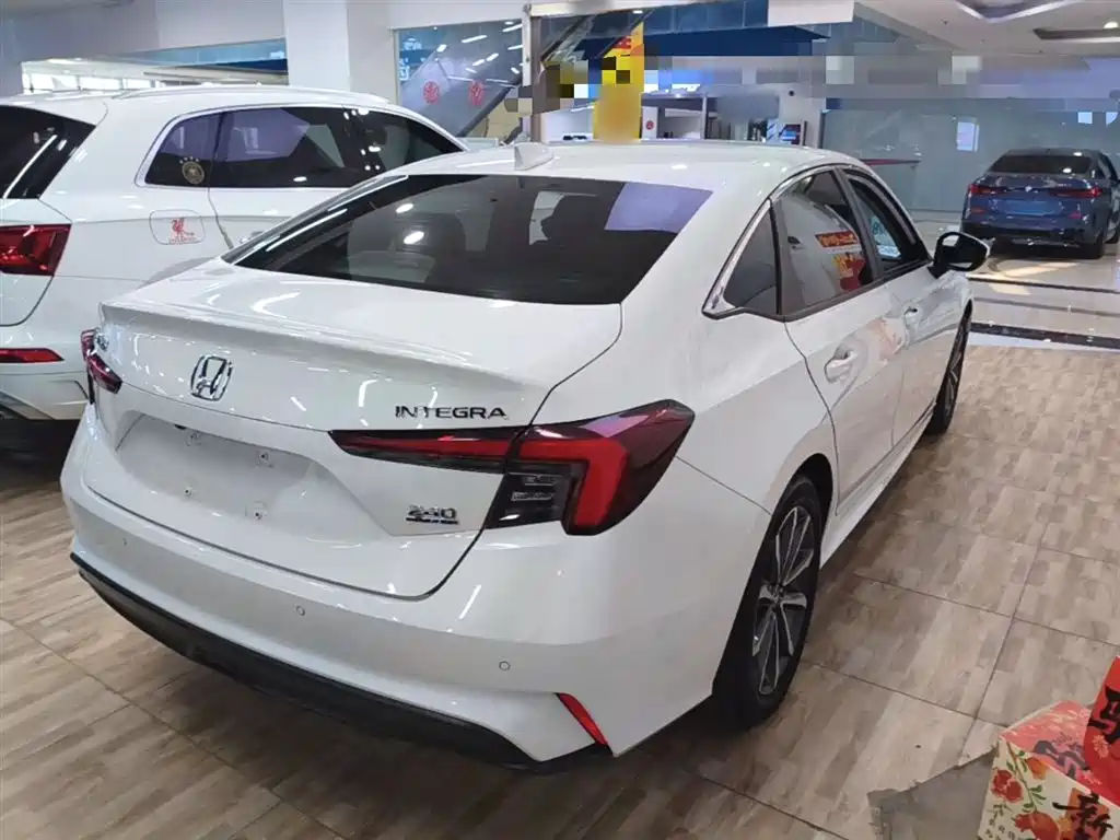 Integra 240 TURBO CVT Luxury