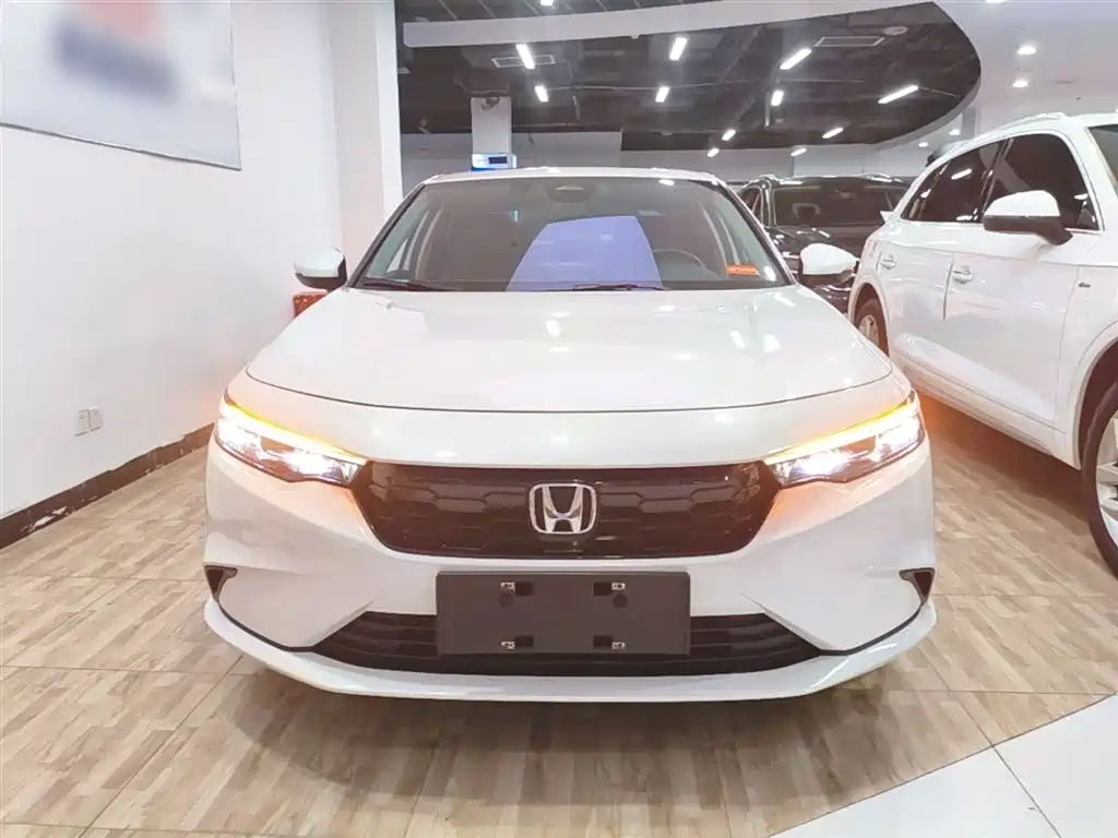 Integra 240 TURBO CVT Luxury