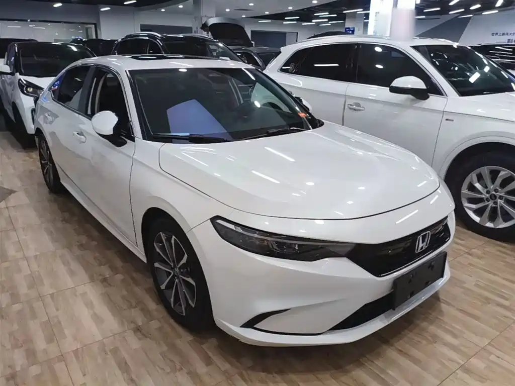 Integra 240 TURBO CVT Luxury