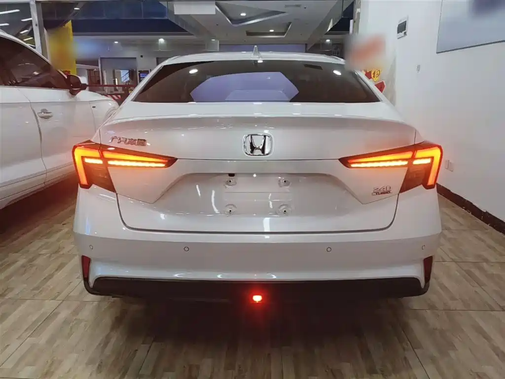 Integra 240 TURBO CVT Luxury