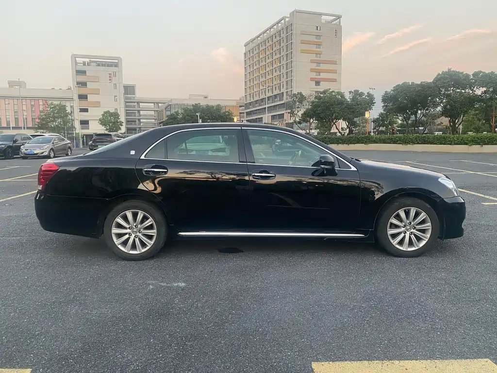 Crown 皇冠 2010款 2.5 L Royal 真皮版