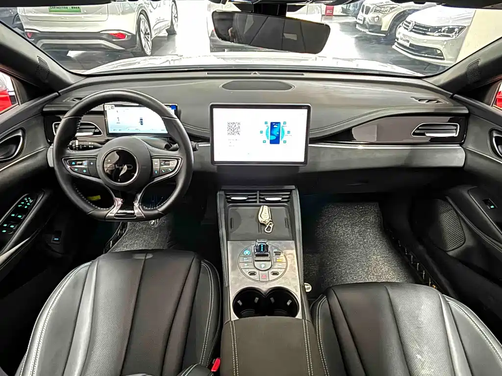 Seal 06 DM-i 80 KM Distinguished