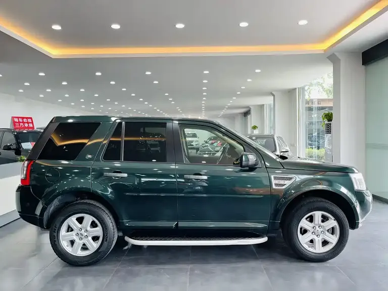 Land Rover Freelander 2 3.2 L i6 SE Gasoline