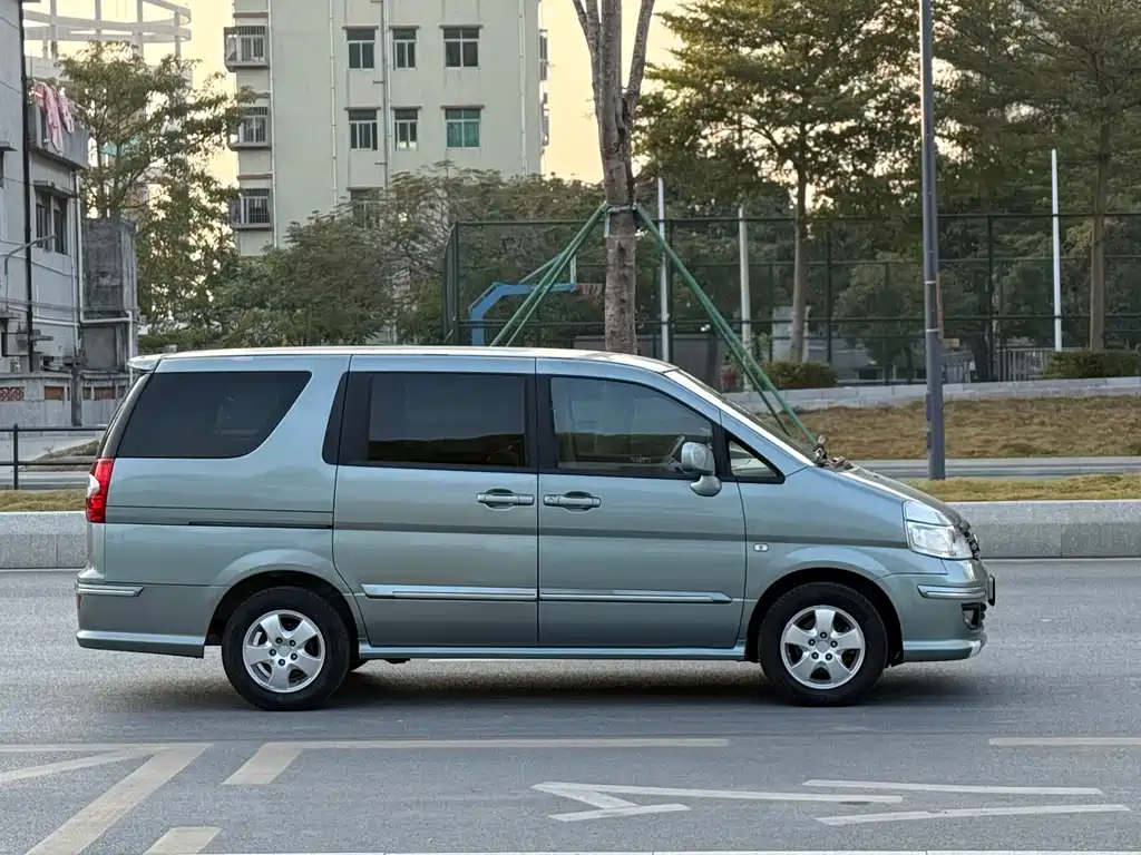 Yuxuan 2.5 L Auto Luxury