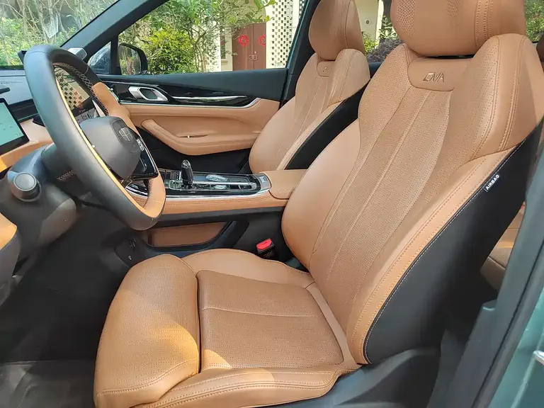 Geely Boyue L 4 th Gen 1.5 TD DCT Splendid