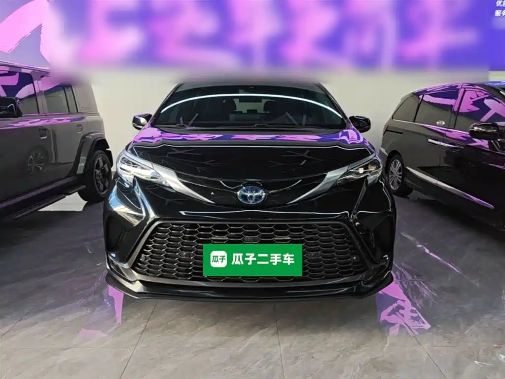 Granvia 2.5 L Hybrid Flagship