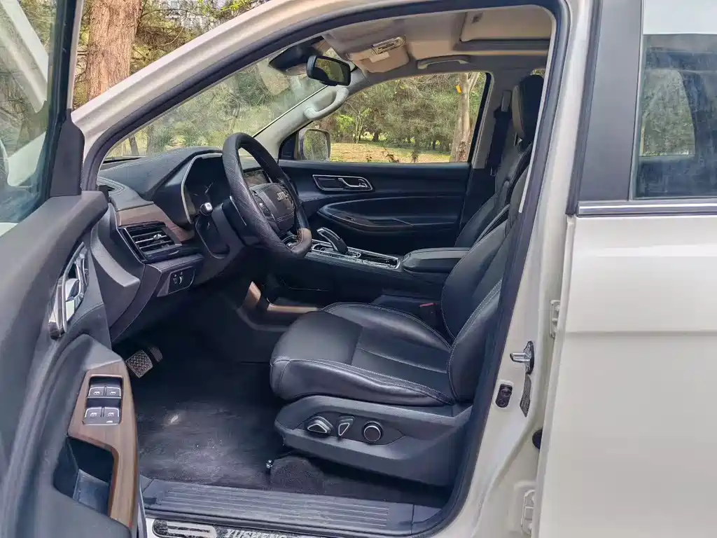 Yusheng S350 驭胜S350 2020款 2.0 T 自动四驱汽油豪华版