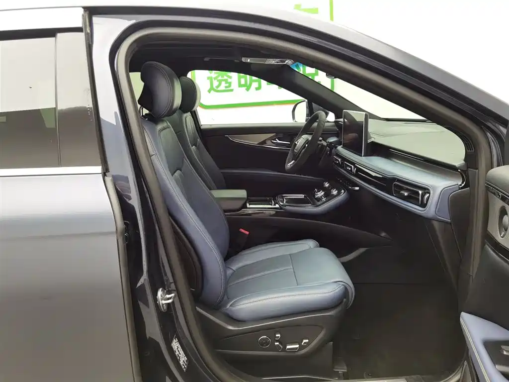 Nautilus 2.7 T 4 WD Honor Shine