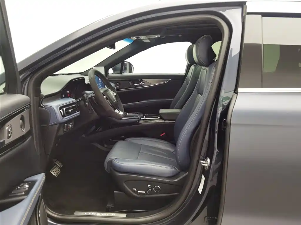 Nautilus 2.7 T 4 WD Honor Shine