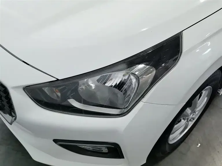 Hyundai Accent 1.4 L Manual Radiant CN-V
