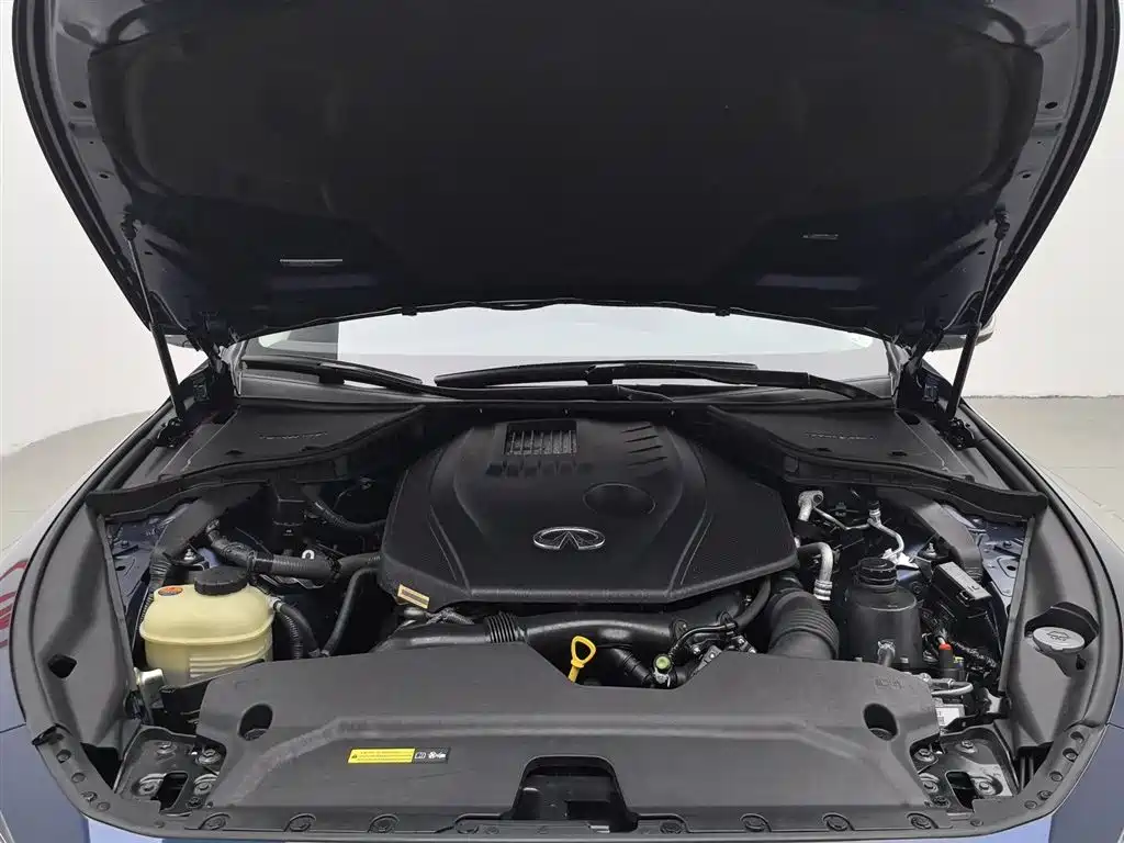 Infiniti Q50 L 2.0 T Comfort CN-VI
