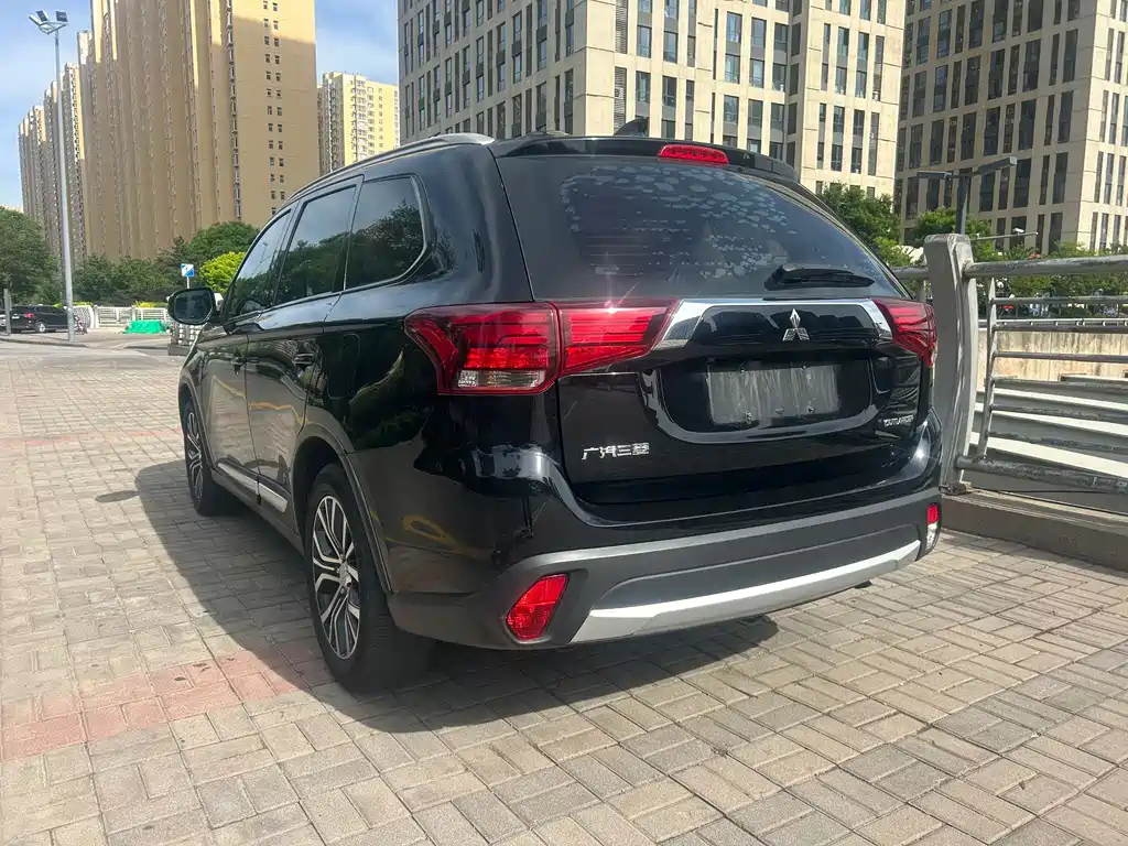 Outlander 2.0 L 2 WD Glory 5-seat