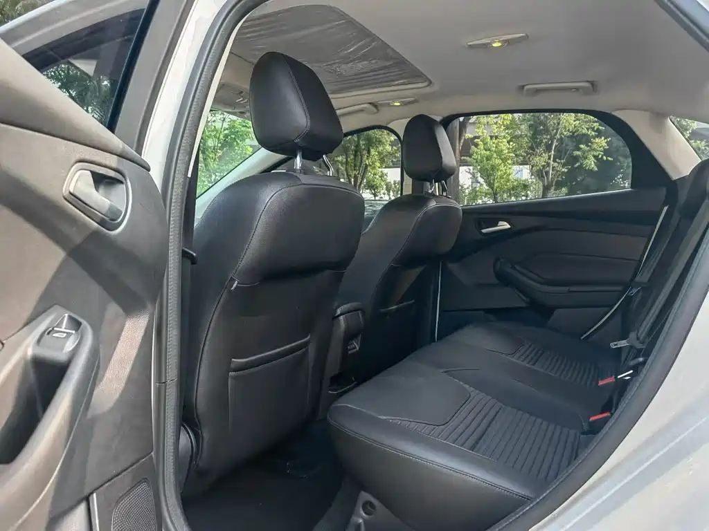 Focus Sedan EcoBoost 125 Auto Super Style Smart Travel