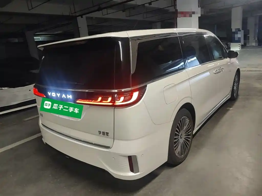 Voyah Dreamer PHEV 4 WD Distinguished Kunpeng