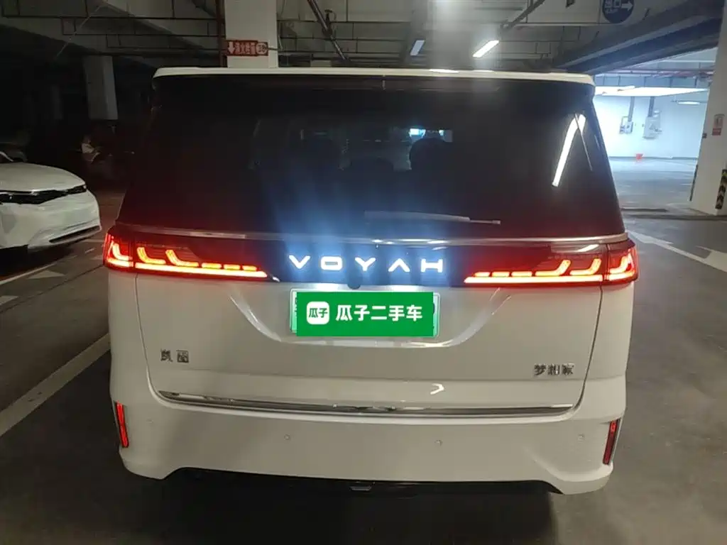 Voyah Dreamer PHEV 4 WD Distinguished Kunpeng