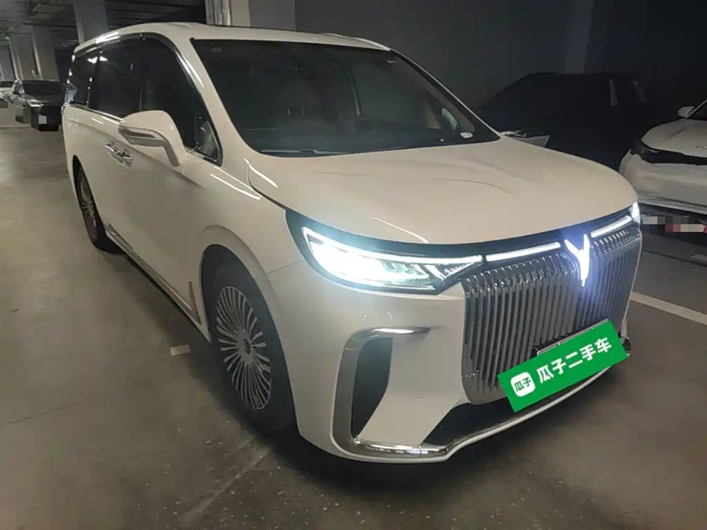 Voyah Dreamer PHEV 4 WD Distinguished Kunpeng