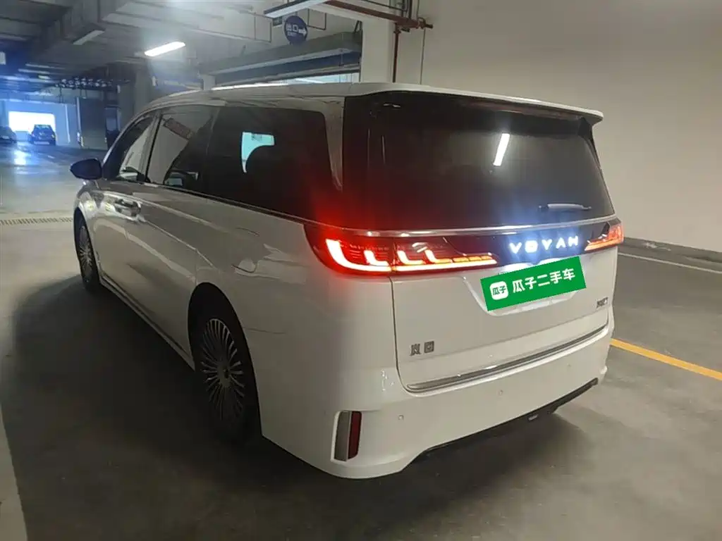 Voyah Dreamer PHEV 4 WD Distinguished Kunpeng