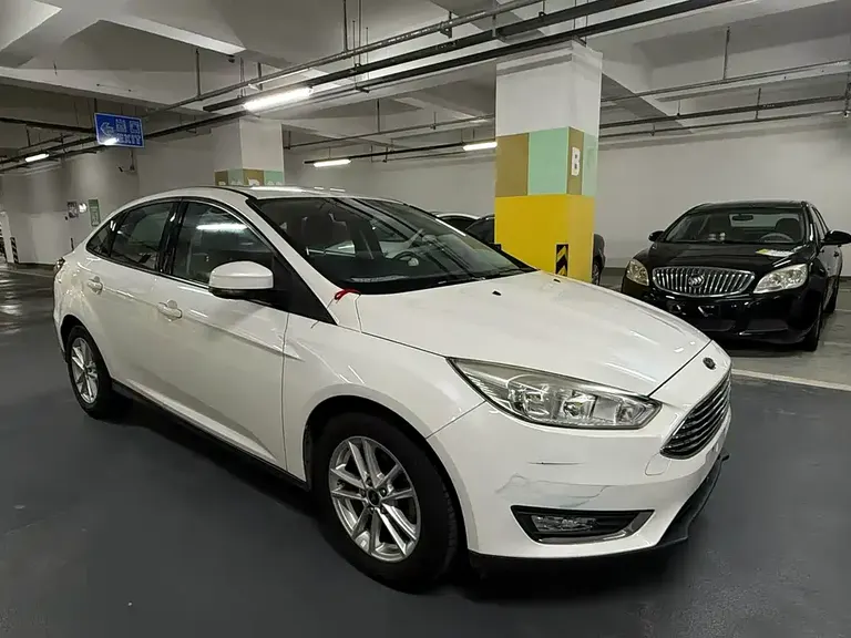 Ford Focus Sedan 1.6 L Auto Style Smart Travel