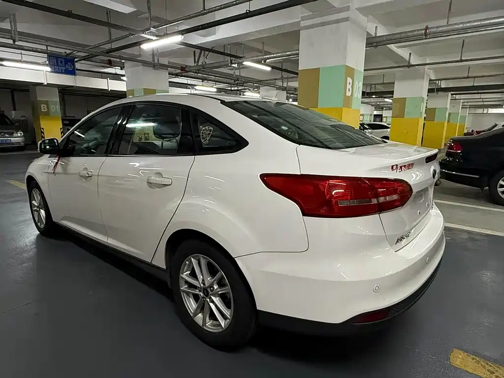 Focus Sedan 1.6 L Auto Style Smart Travel