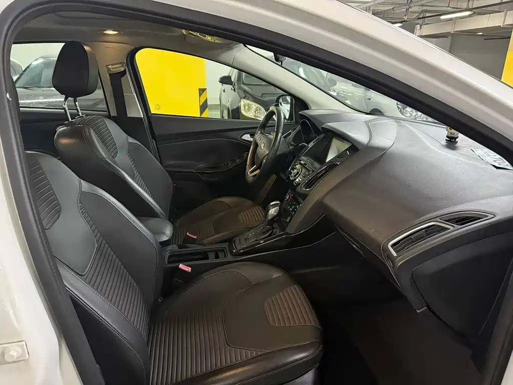 Focus Sedan 1.6 L Auto Style Smart Travel