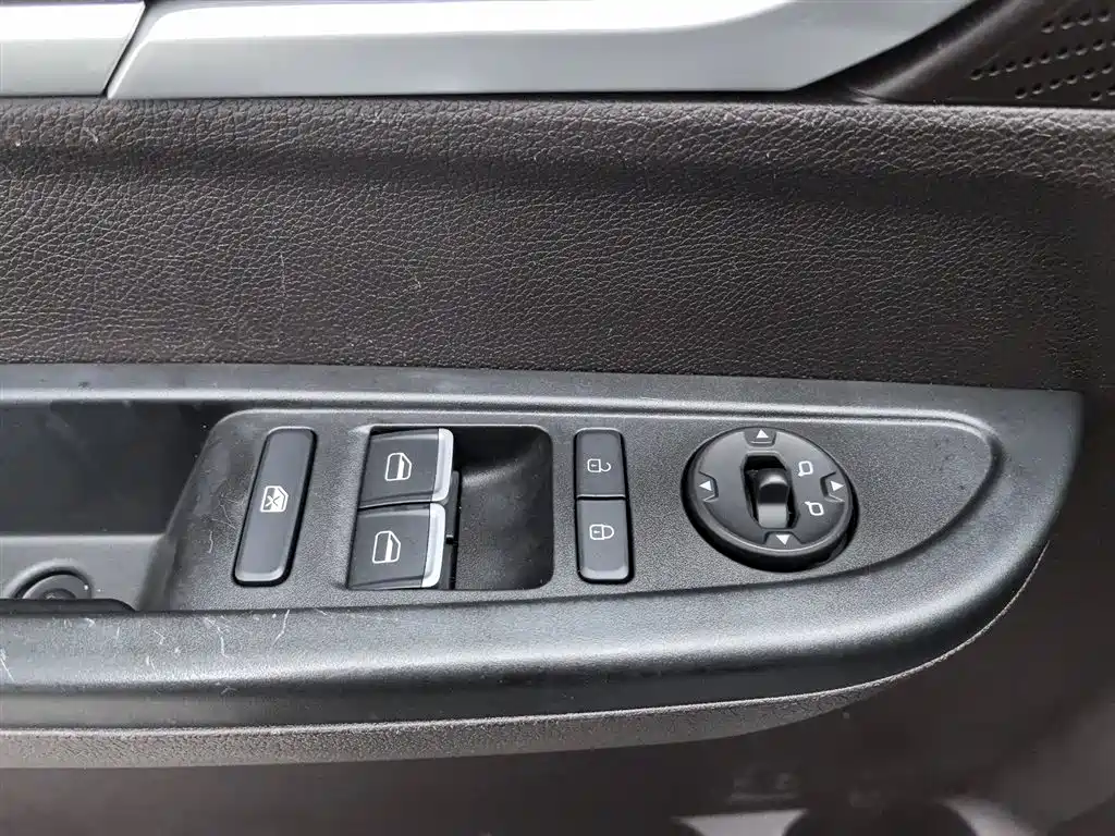 Ruisheng Ace M7 锐胜王牌M7 2023款 1.6 L 长轴创享型 7座