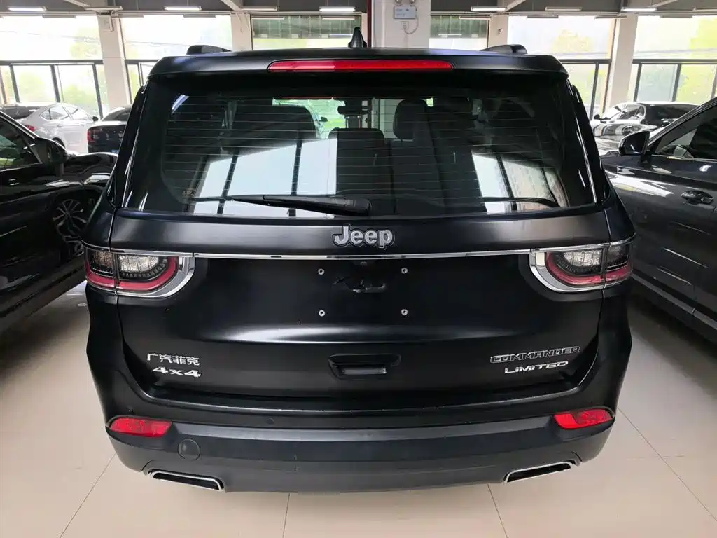Commander 2.0 T 4 WD Premium Enjoyment CN-V