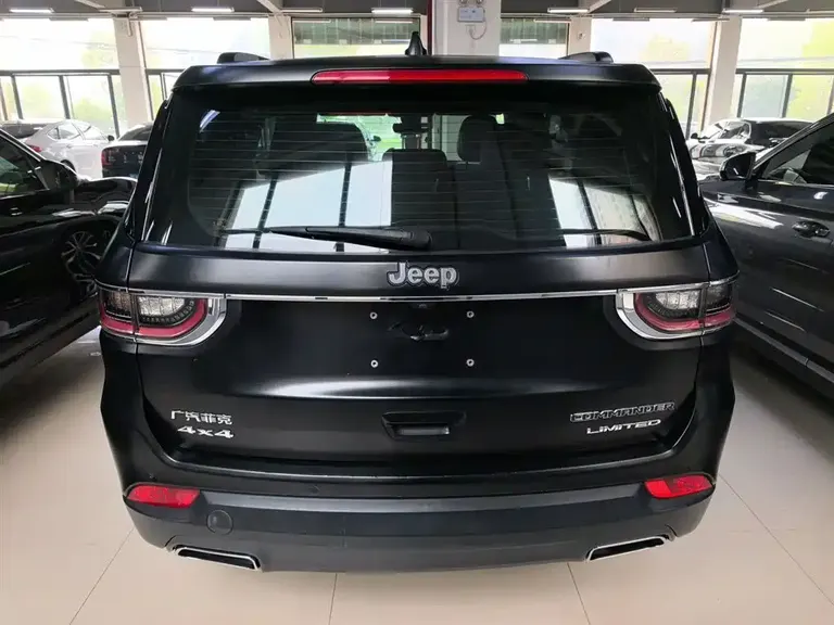 Jeep Commander 2.0 T 4 WD Premium Enjoyment CN-V