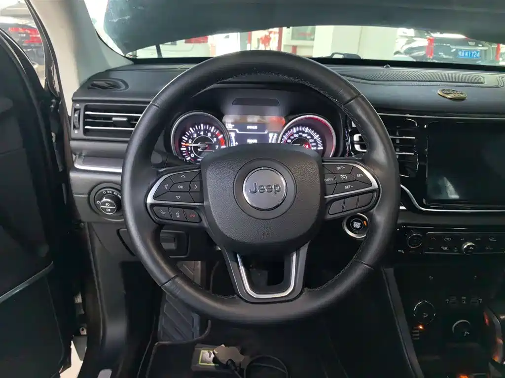 Commander 2.0 T 4 WD Premium Enjoyment CN-V