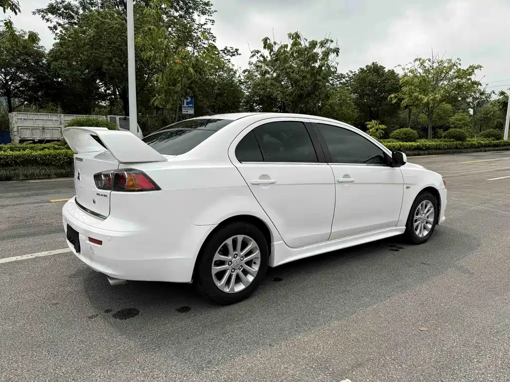 Lancer EX 翼神 2013款 致炫版 2.0 L CVT旗舰型