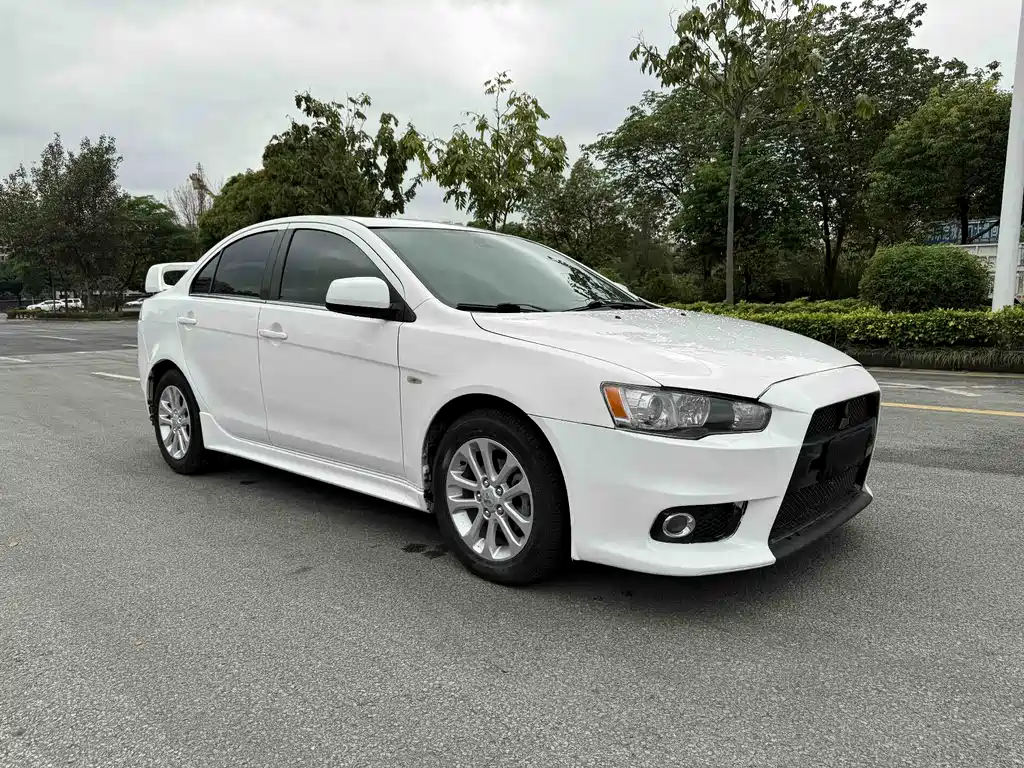 Lancer EX 翼神 2013款 致炫版 2.0 L CVT旗舰型