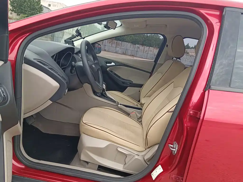 Focus Sedan 1.6 L Auto Comfort Smart Travel