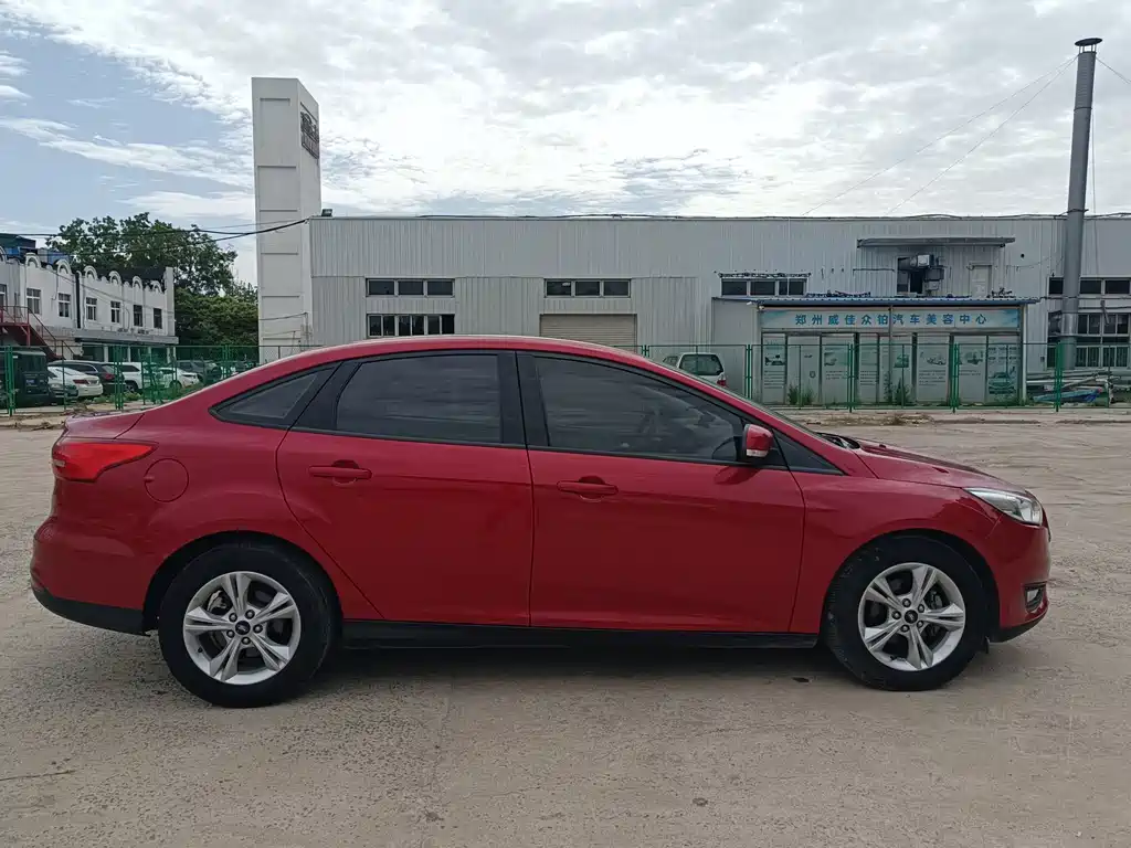 Focus Sedan 1.6 L Auto Comfort Smart Travel