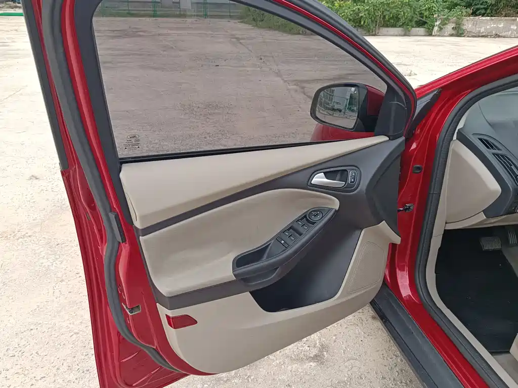 Focus Sedan 1.6 L Auto Comfort Smart Travel
