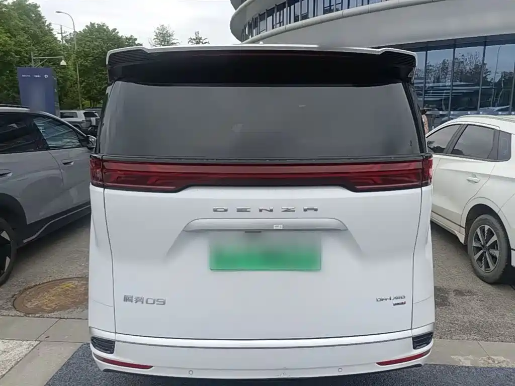 Denza D9 DM-i Smart Drive 1020 4 WD Flagship