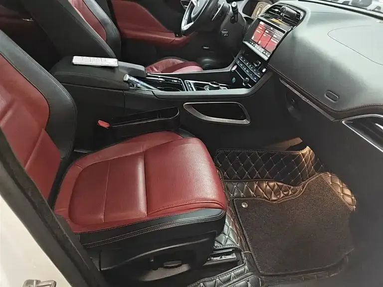 Jaguar F-PACE 2.0 T 4 WD R-Sport Sport